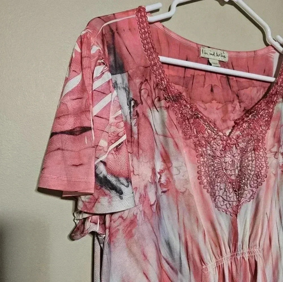 Live and Let Live Tunic Top Women's Size Large Short Sleeve Asymmetrical Hem - Picture 5 of 9